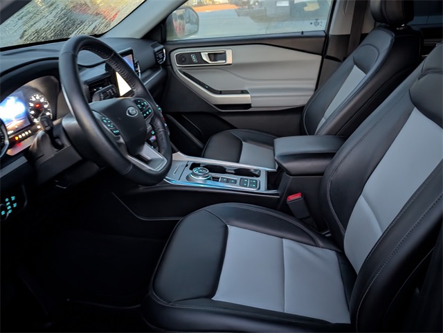 2023 Ford Explorer XLT photo 5