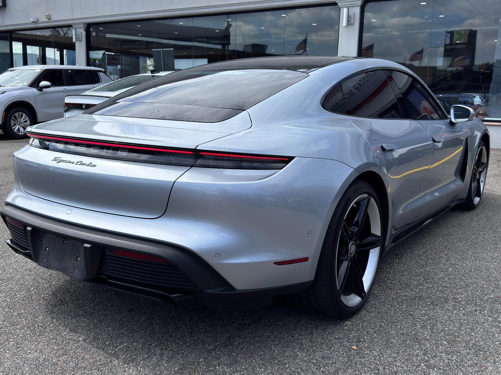 2020 Porsche Taycan Turbo S photo 4