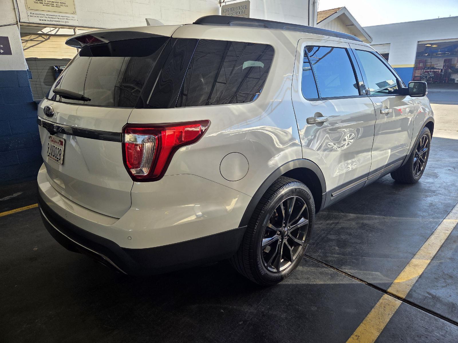 2017 Ford Explorer XLT photo 2