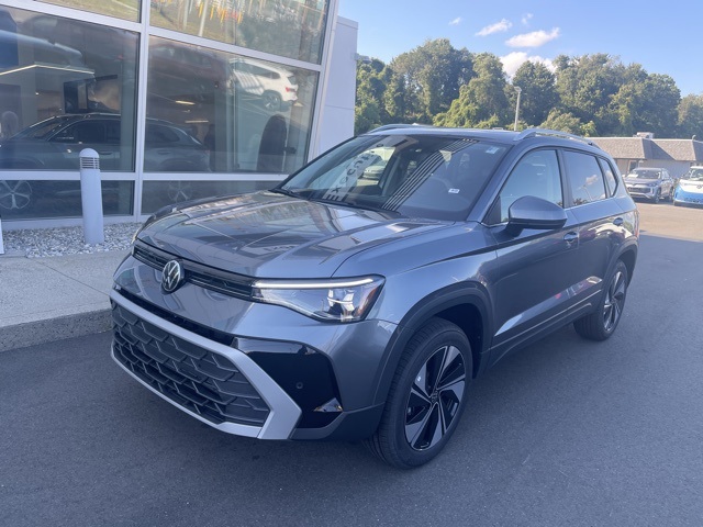 2025 Volkswagen Taos SE photo 4