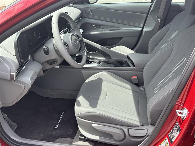2025 Hyundai Elantra SEL Sport photo 9