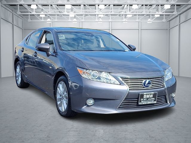 2015 Lexus ES 300h photo 3