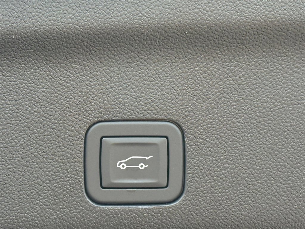 2026 GMC YUKON XL - Image 35