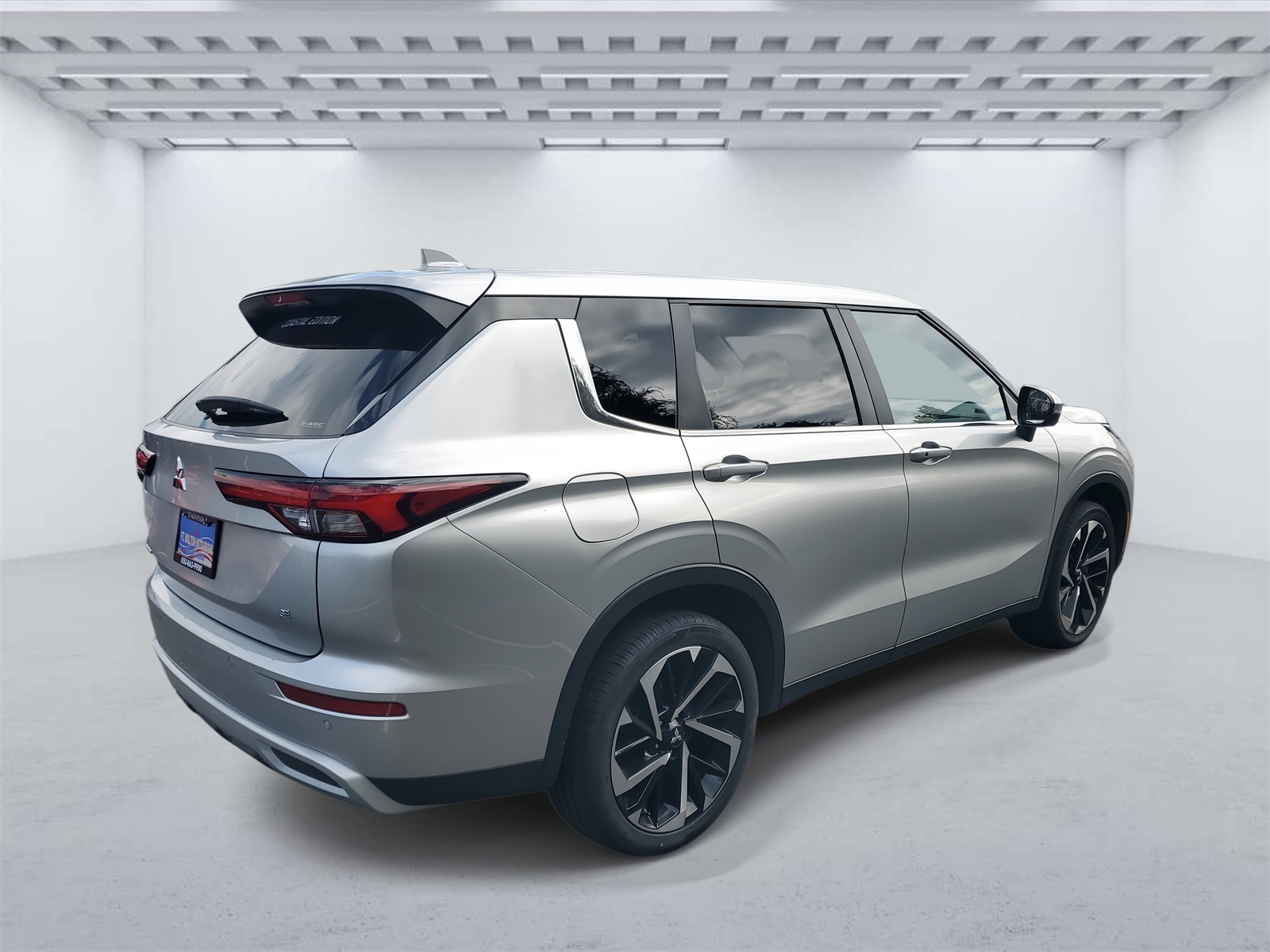 2024 Mitsubishi Outlander SE photo 4