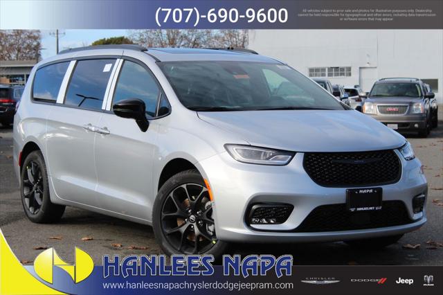 2026 Chrysler Pacifica Limited's photo