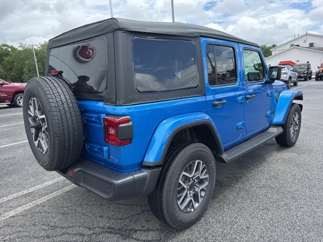 2025 Jeep Wrangler Sahara photo 3