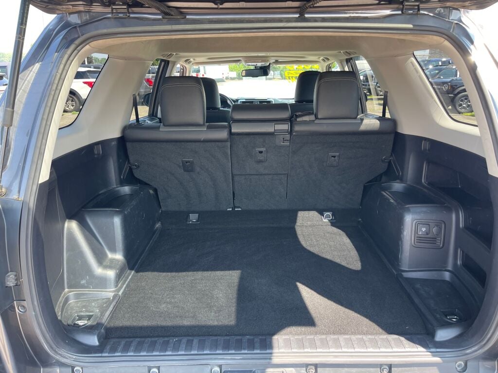 2020 Toyota 4Runner SR5 Premium photo 19