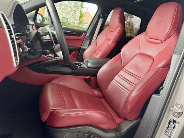 2022 Porsche Cayenne Platinum Edition photo 17