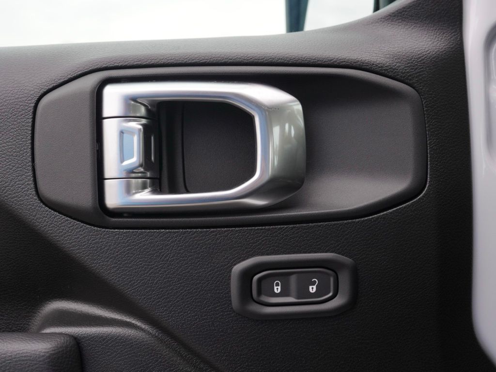 New 2026 Bright White Clear-Coat Exterior Paint Jeep Sport image 10