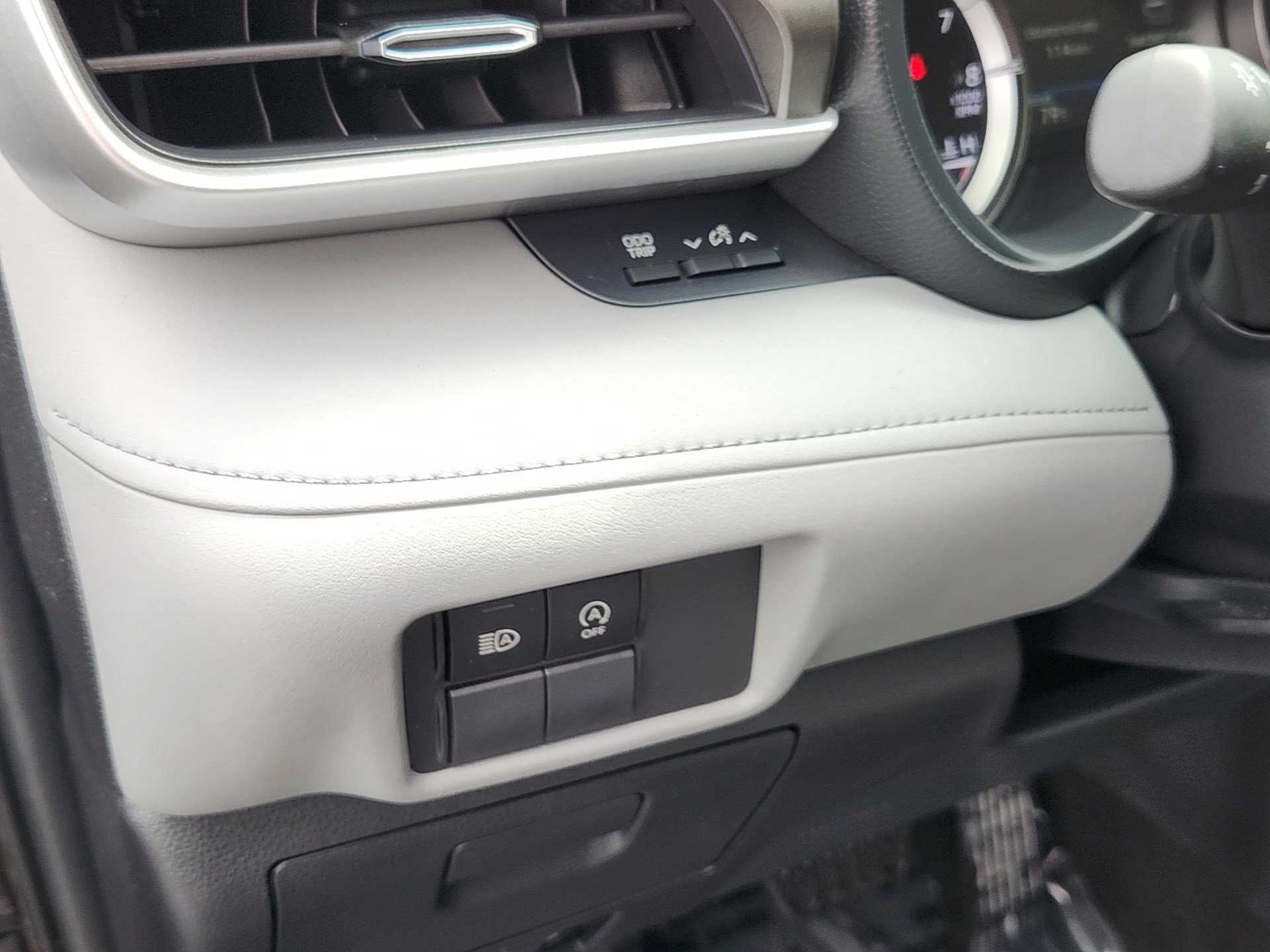 2023 Toyota Highlander L photo 11