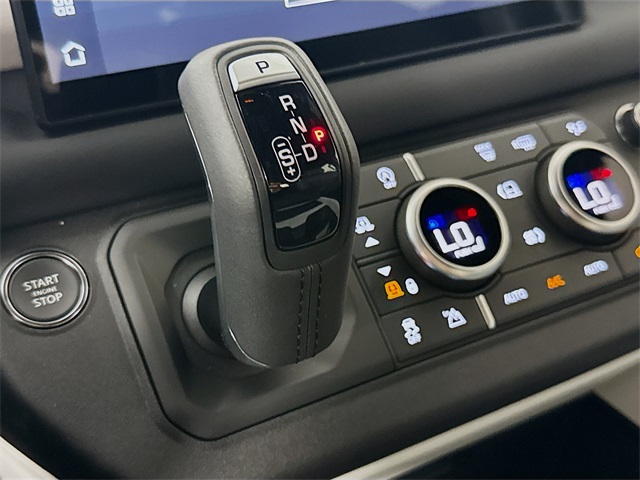 2025 Land Rover Defender 110 S photo 17