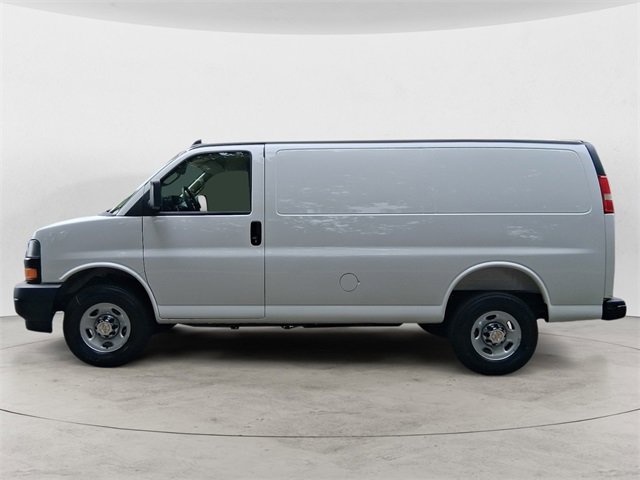 2025 Chevrolet Express Cargo 2500 photo 2