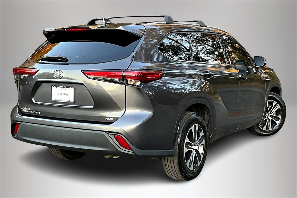 2021 Toyota Highlander XLE photo 4