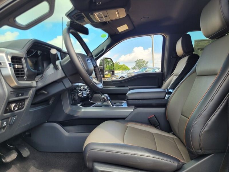 2025 Ford F-150 Lariat photo 4