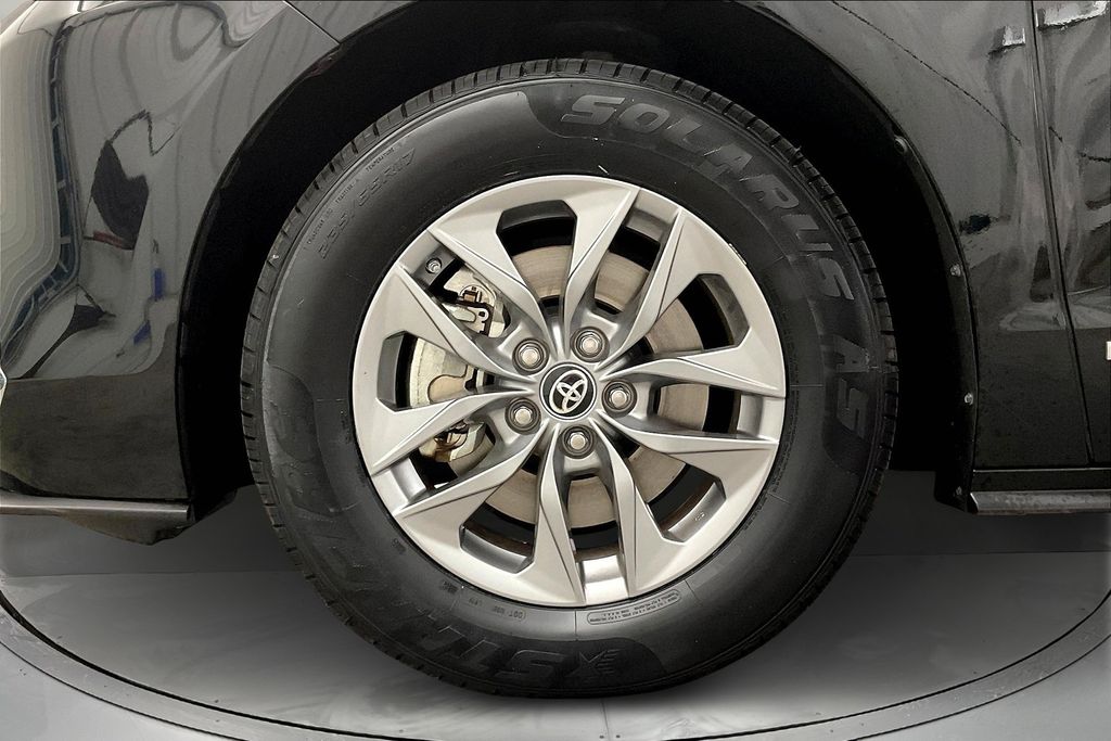 2021 Toyota Sienna XLE photo 10