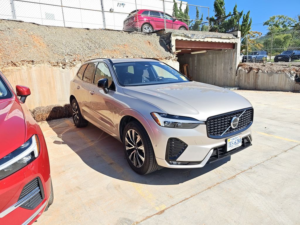 2025 Volvo XC60 B5 Plus photo 2