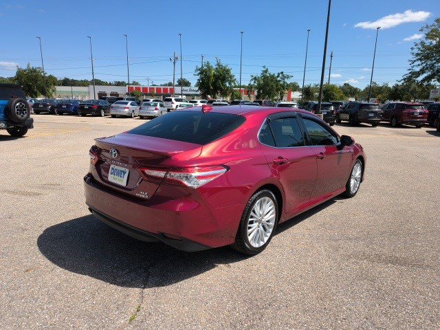 2020 Toyota Camry Hybrid XLE photo 2