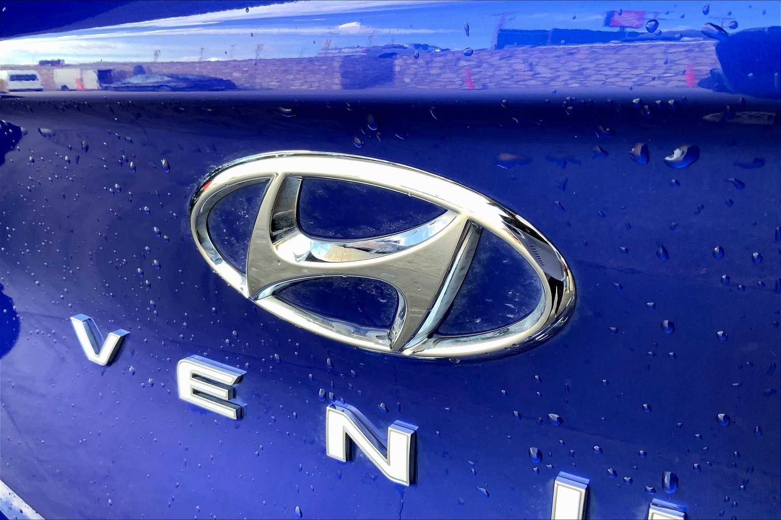 2023 Hyundai Venue Limited photo 27