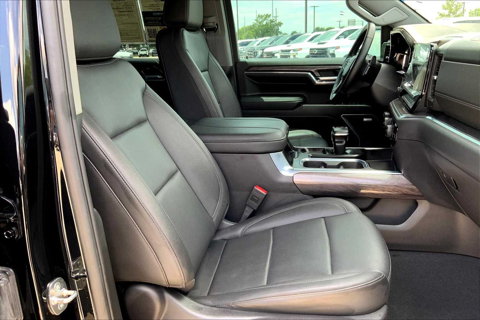2024 Chevrolet Silverado 1500 LTZ photo 8