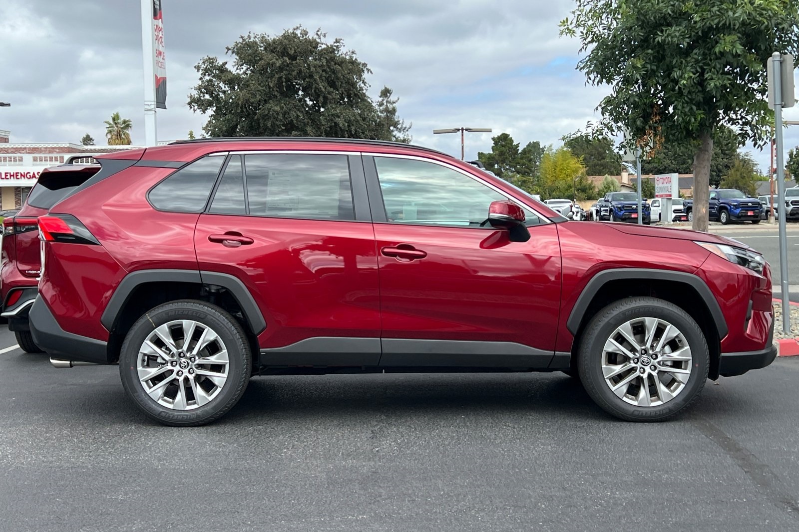 2025 Toyota RAV4 XLE Premium photo 9