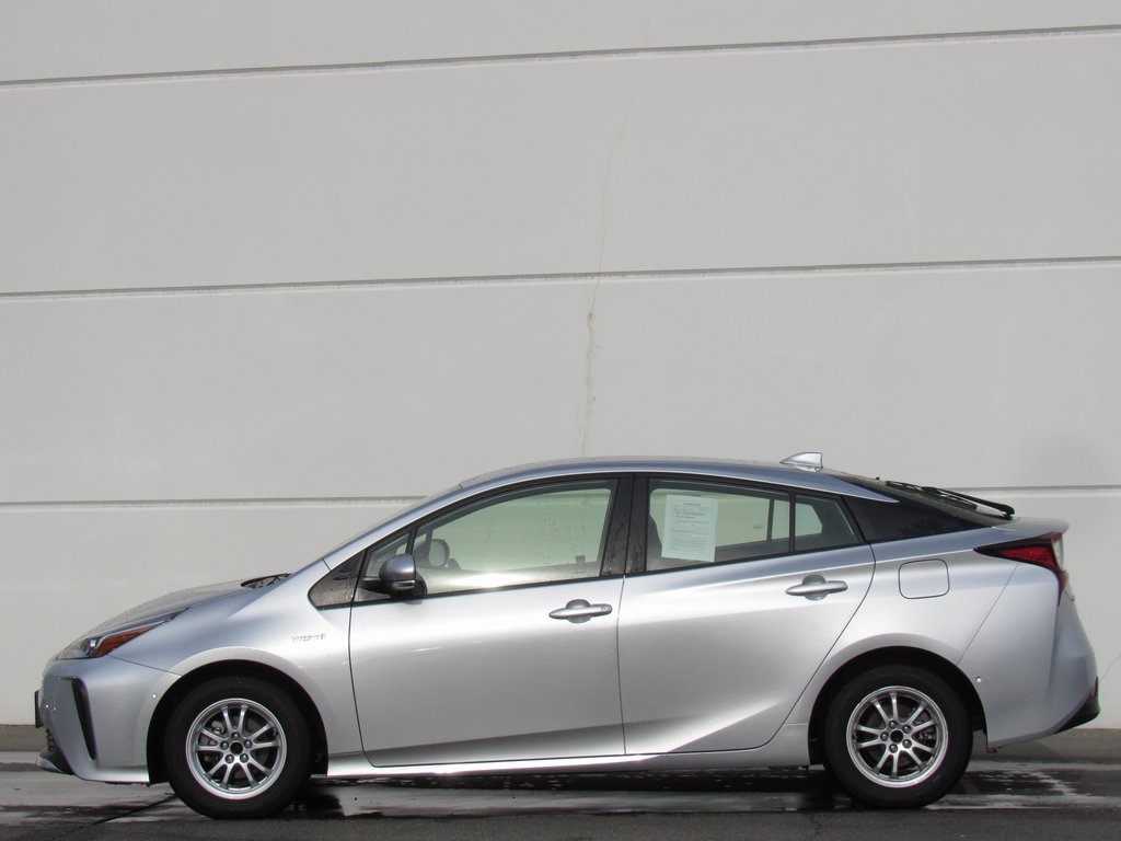 2022 Toyota Prius LE photo 4