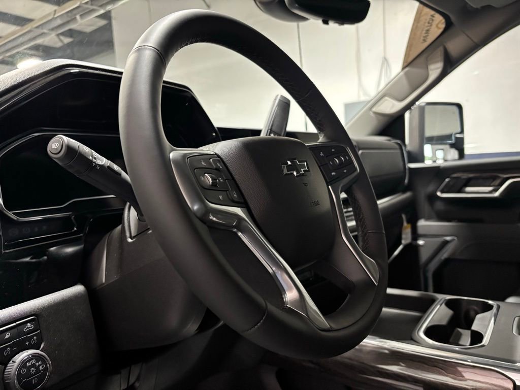 2025 Chevrolet Silverado 2500HD LTZ photo 11