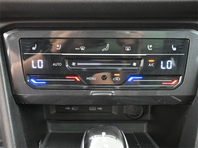 2022 Volkswagen Tiguan SEL Premium R-Line photo 2