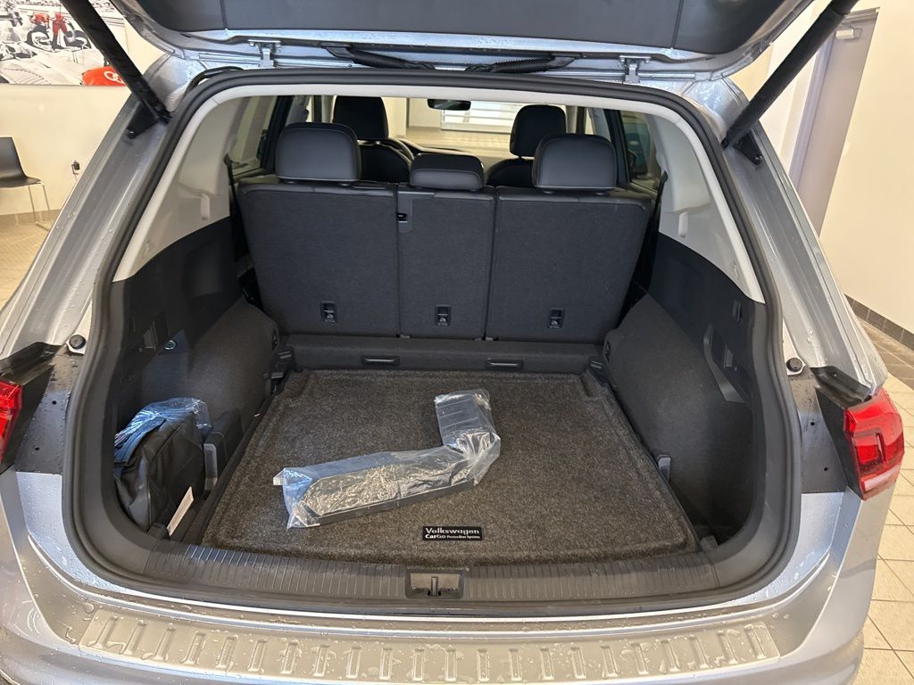 2024 Volkswagen Tiguan SE Wolfsburg Edition photo 8