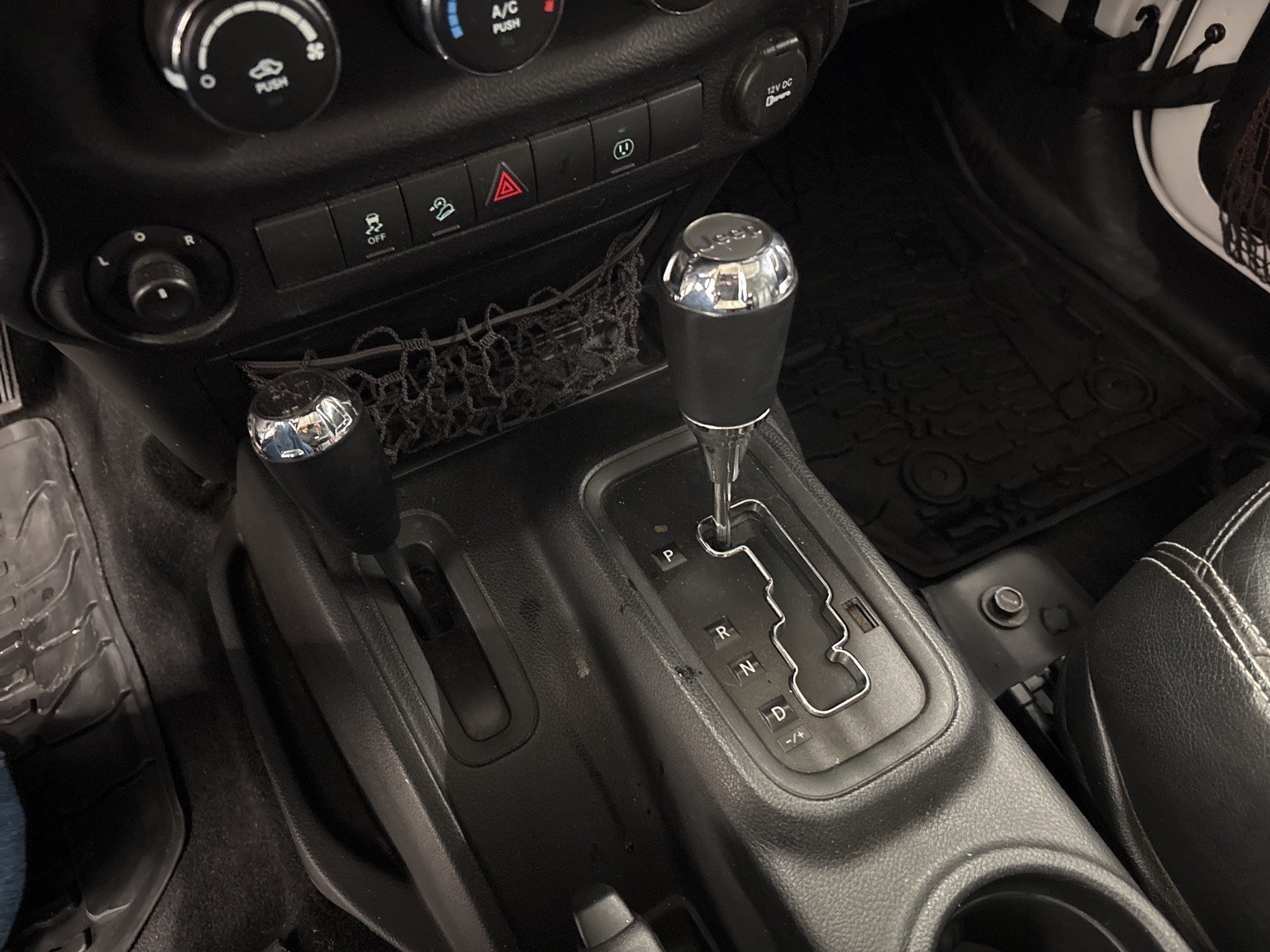 2016 Jeep Wrangler Unlimited Rubicon photo 17