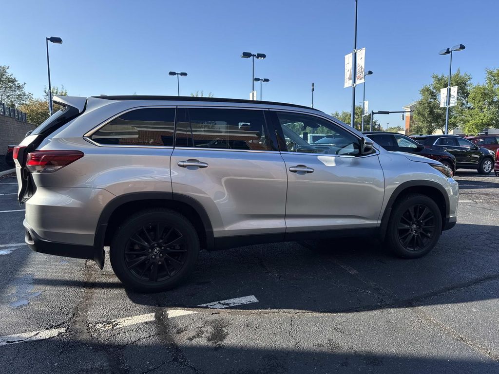 2019 Toyota Highlander SE XLE photo 6