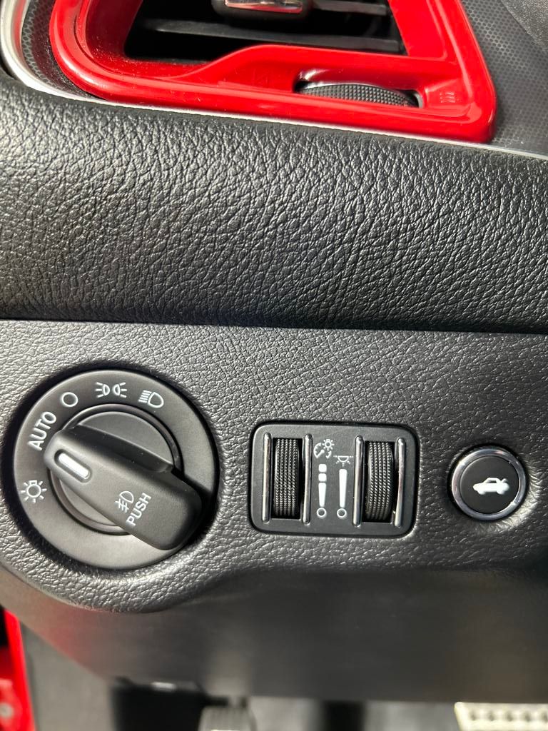 2015 Dodge Challenger SXT Plus photo 18