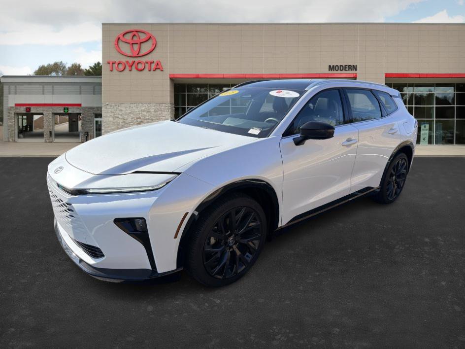 2025 Toyota Crown Signia Limited's photo