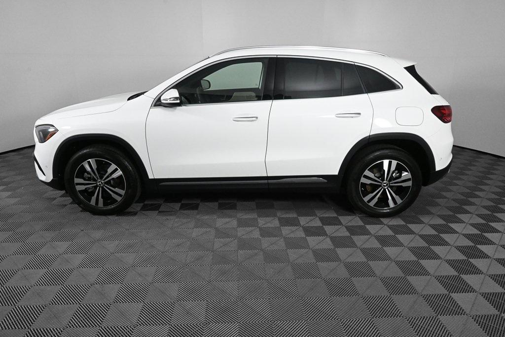 2025 Mercedes Benz GLA 250 photo 3
