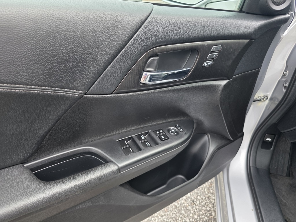 2013 Honda Accord EX-L photo 36
