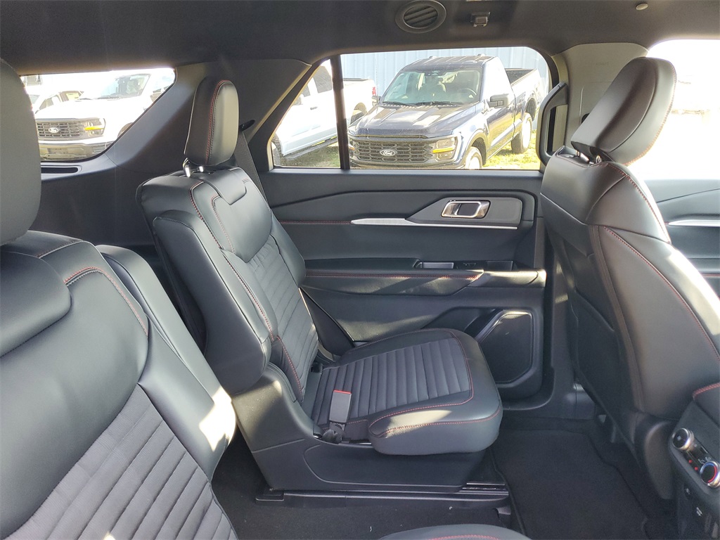 2025 Ford Explorer ST-Line photo 27