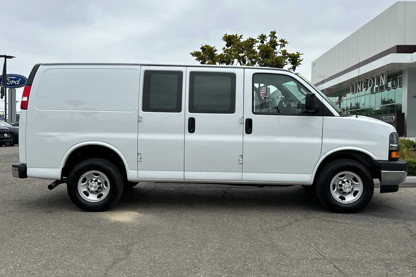 2023 Chevrolet Express 2500 Work Cargo Van photo 2
