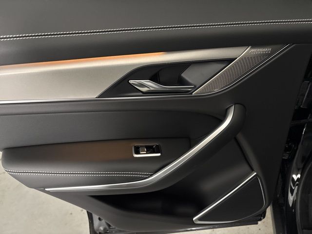 2025 Jaguar F-PACE P250 R-Dynamic S photo 23