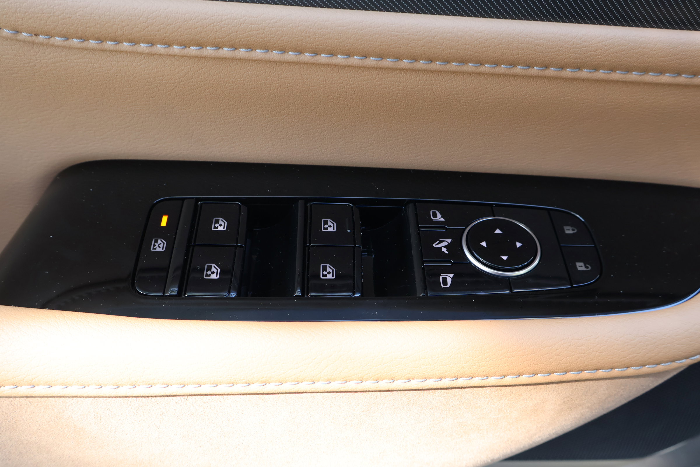 2026 Infiniti QX80 Luxe photo 14