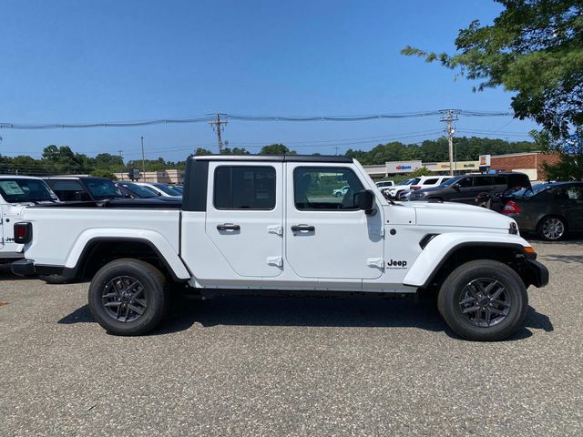 2025 Jeep Gladiator Sport S photo 2