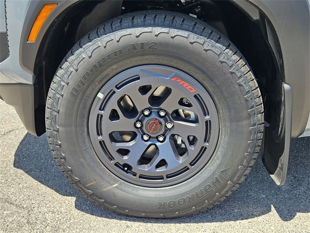 2025 Nissan Frontier PRO-X photo 4
