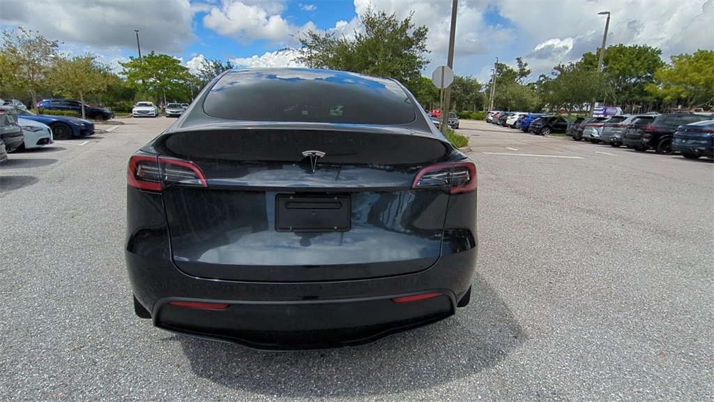 2024 Tesla Model Y Long Range photo 4