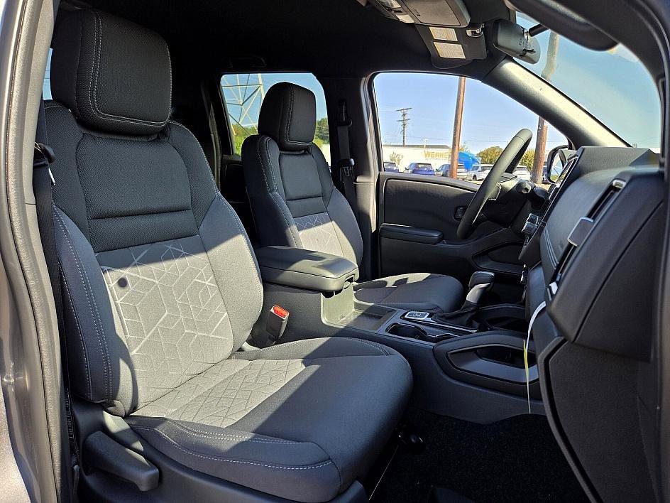 2026 Nissan Frontier Crew Cab SV photo 12