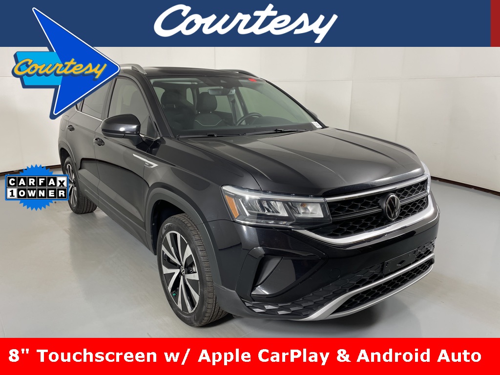 2024 Volkswagen Taos SE's photo