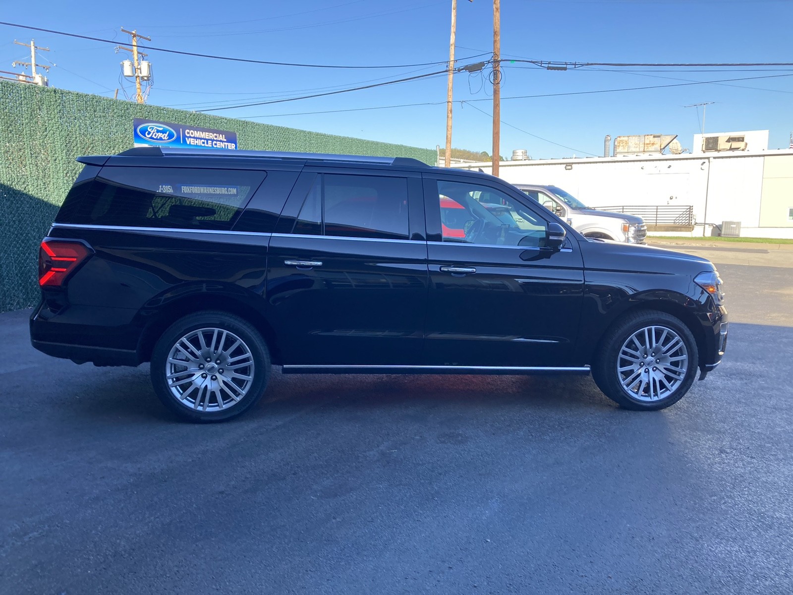 2024 Ford Expedition MAX Limited photo 3