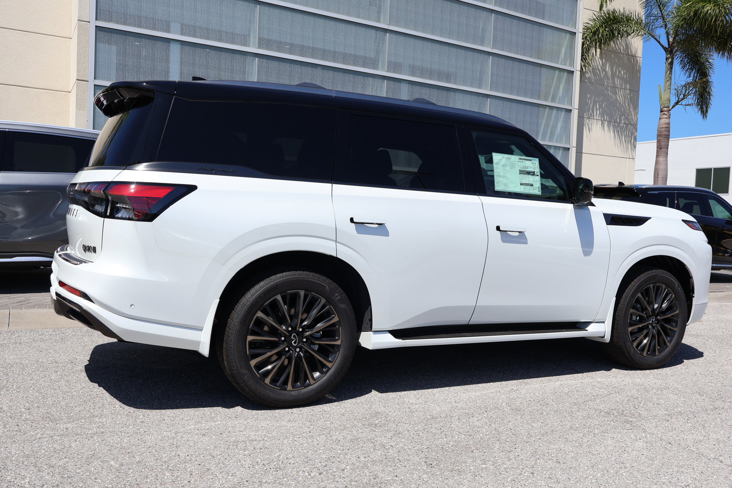 2026 Infiniti QX80 photo 7