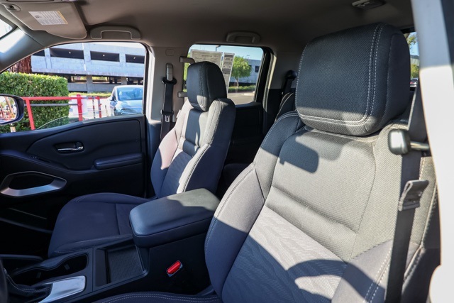 2024 Nissan Frontier SV photo 12