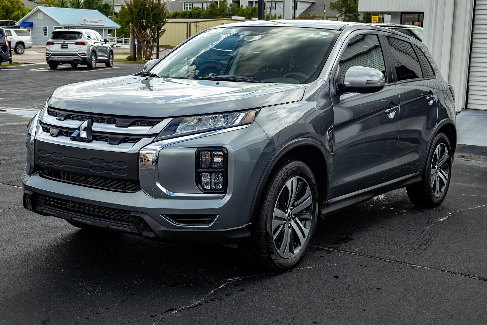 2024 Mitsubishi Outlander Sport SE's photo