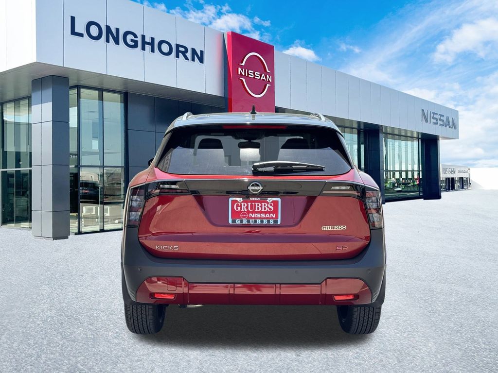 2025 Nissan Kicks SR photo 4