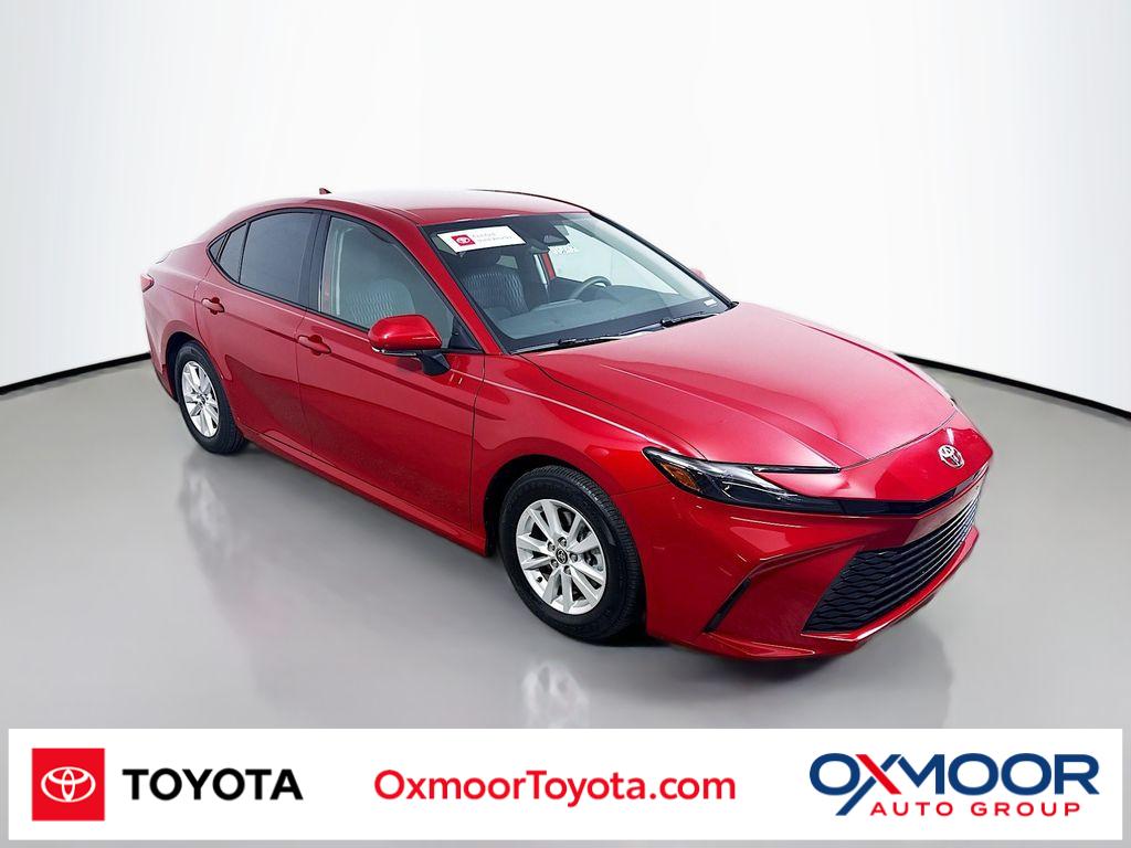 2025 Toyota Camry LE's photo