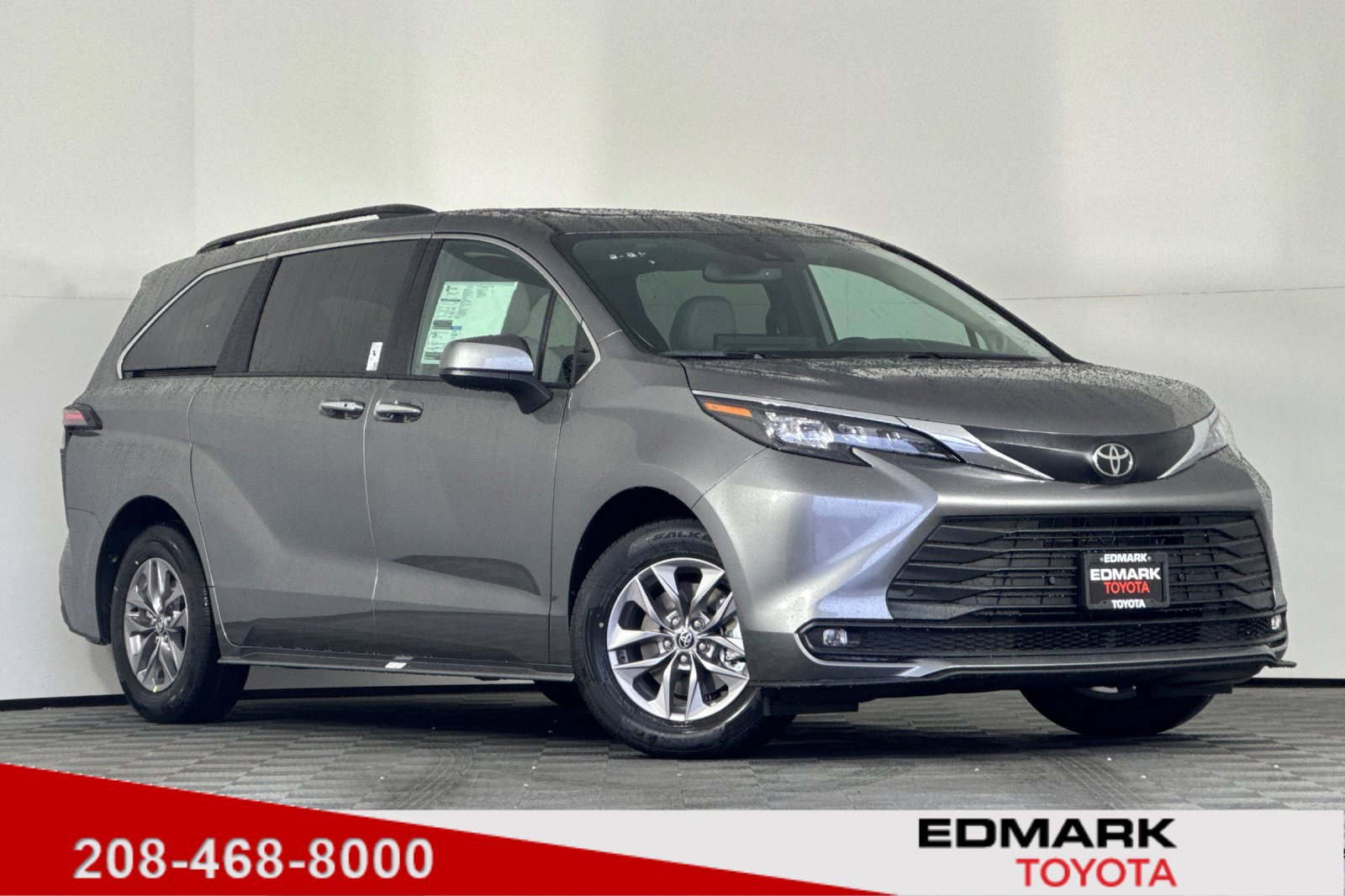2026 Toyota Sienna XLE's photo